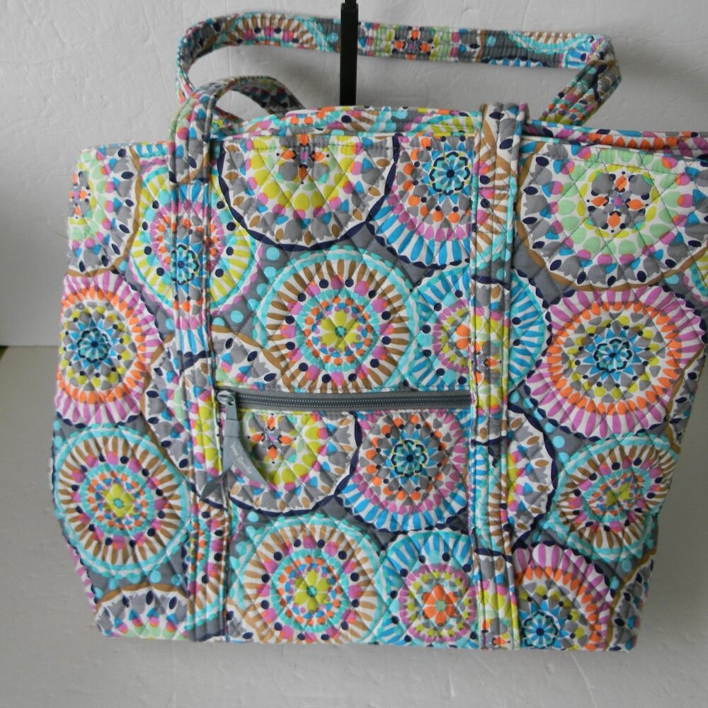 EUC VERA BRADLEY SUNNY MEDALLION LARGE TOTE BAG TRAVEL - Picture 5 of 8